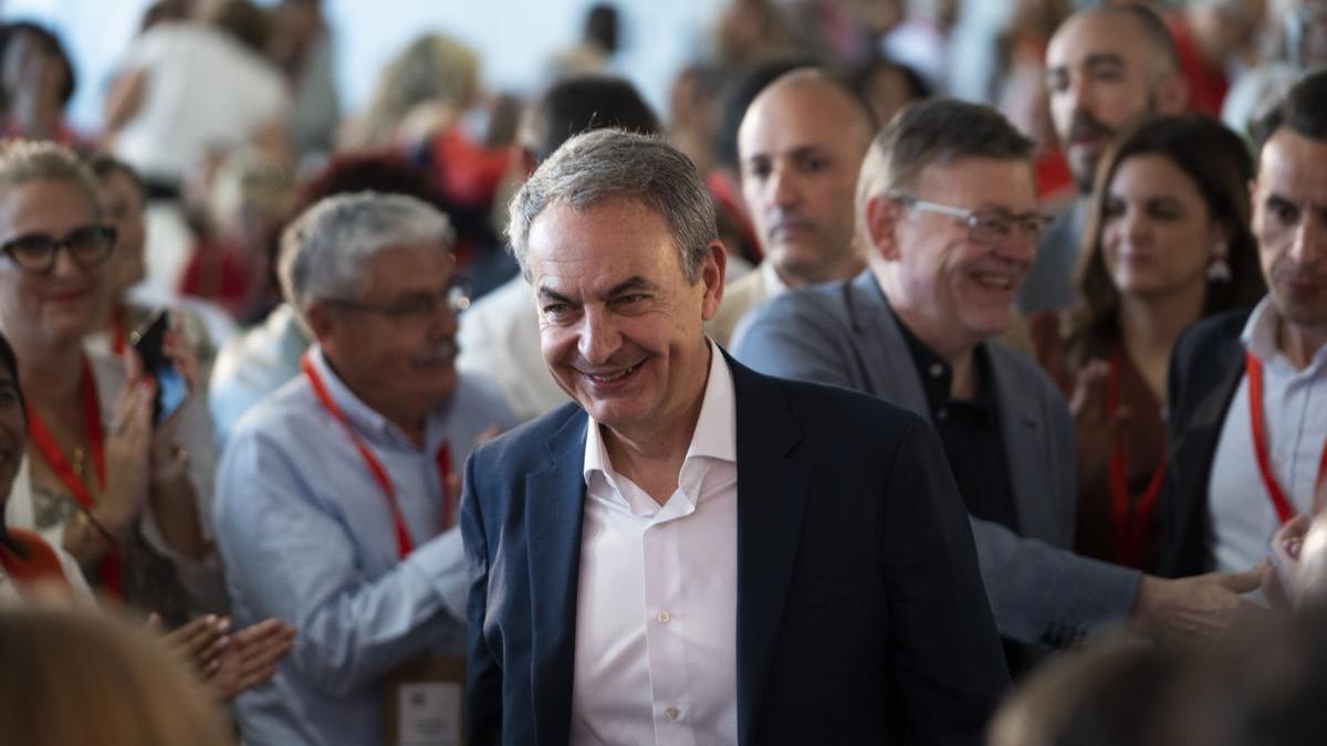 El expresidente del Gobierno, José Luis Rodríguez Zapatero, en el arranque de la convención municipal que el PSOE.