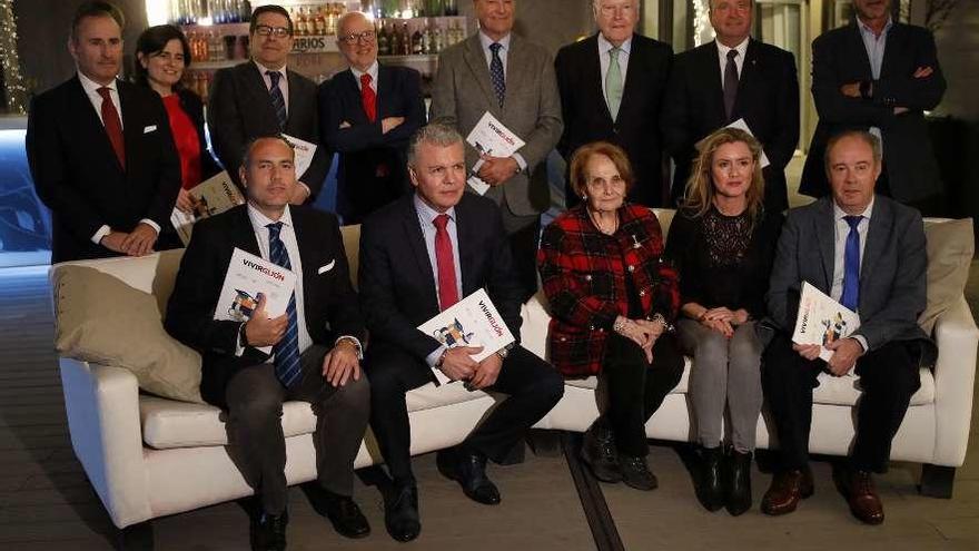 Los integrantes del jurado del premio &quot;GIjonés del Año&quot;, reunido ayer.