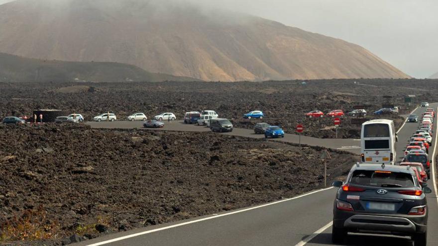 Nuevo atentado geológico en Canarias: un turista quita piedras del Parque Nacional de Timanfaya
