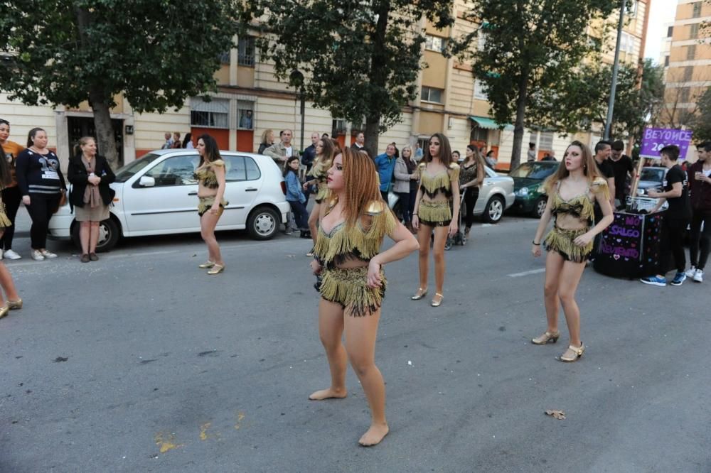 Vistabella saca su carnaval a las calles