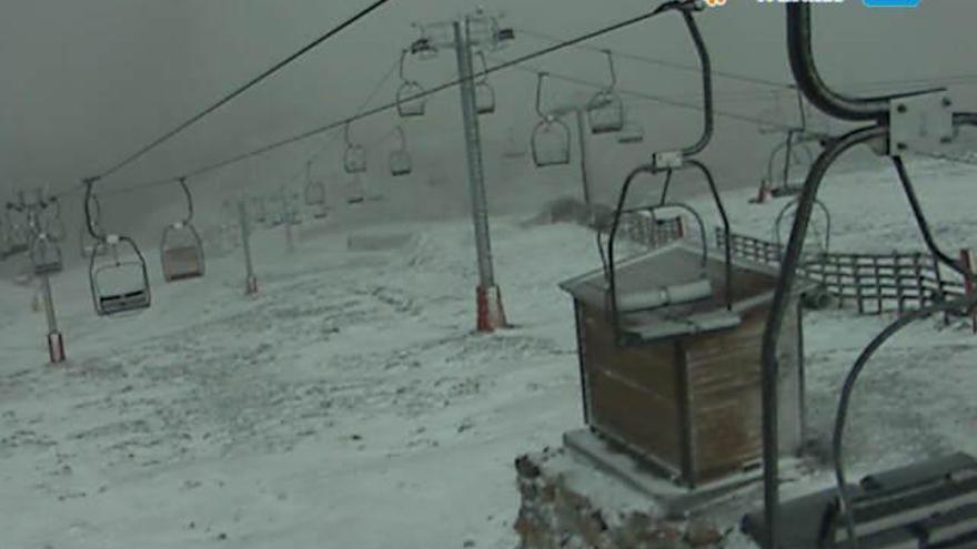 Las estaciones de esquí asturianas amanecen nevadas