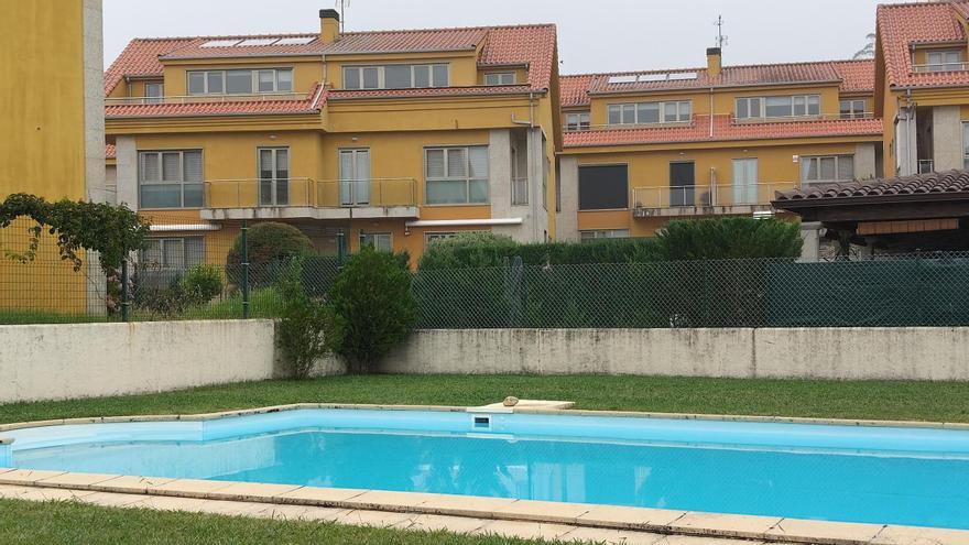 La subasta de 34 viviendas de Palmeira desata pasiones entre veraneantes e inversores: "Este residencial es un chollo"