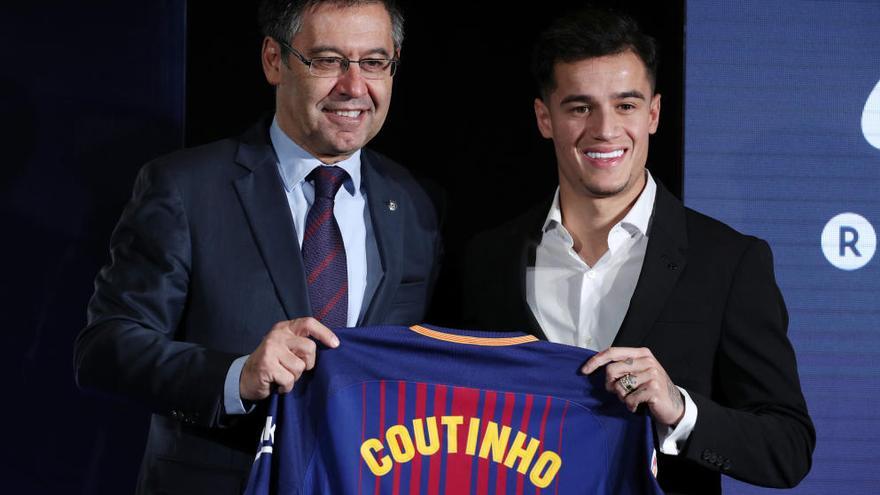 Coutinho es presenta, lesionat, com a nou jugador del Barça