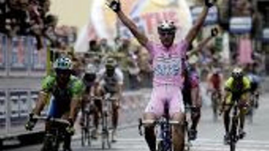 Petacchi suma su tercera victoria en el Giro de Italia