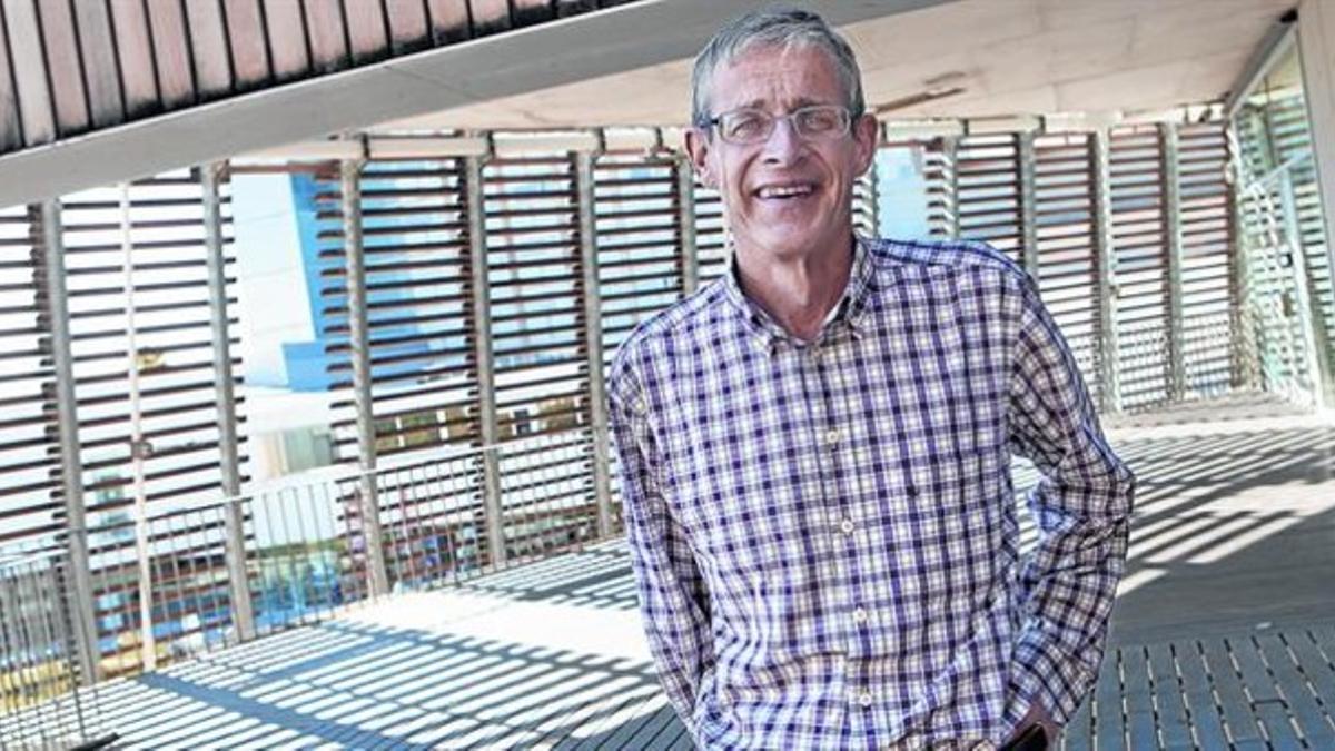 JORDI SUNYER El investigador, en las instalaciones del Parc de Recerca Biomèdica de Barcelona (PRBB), sede del CREAL.