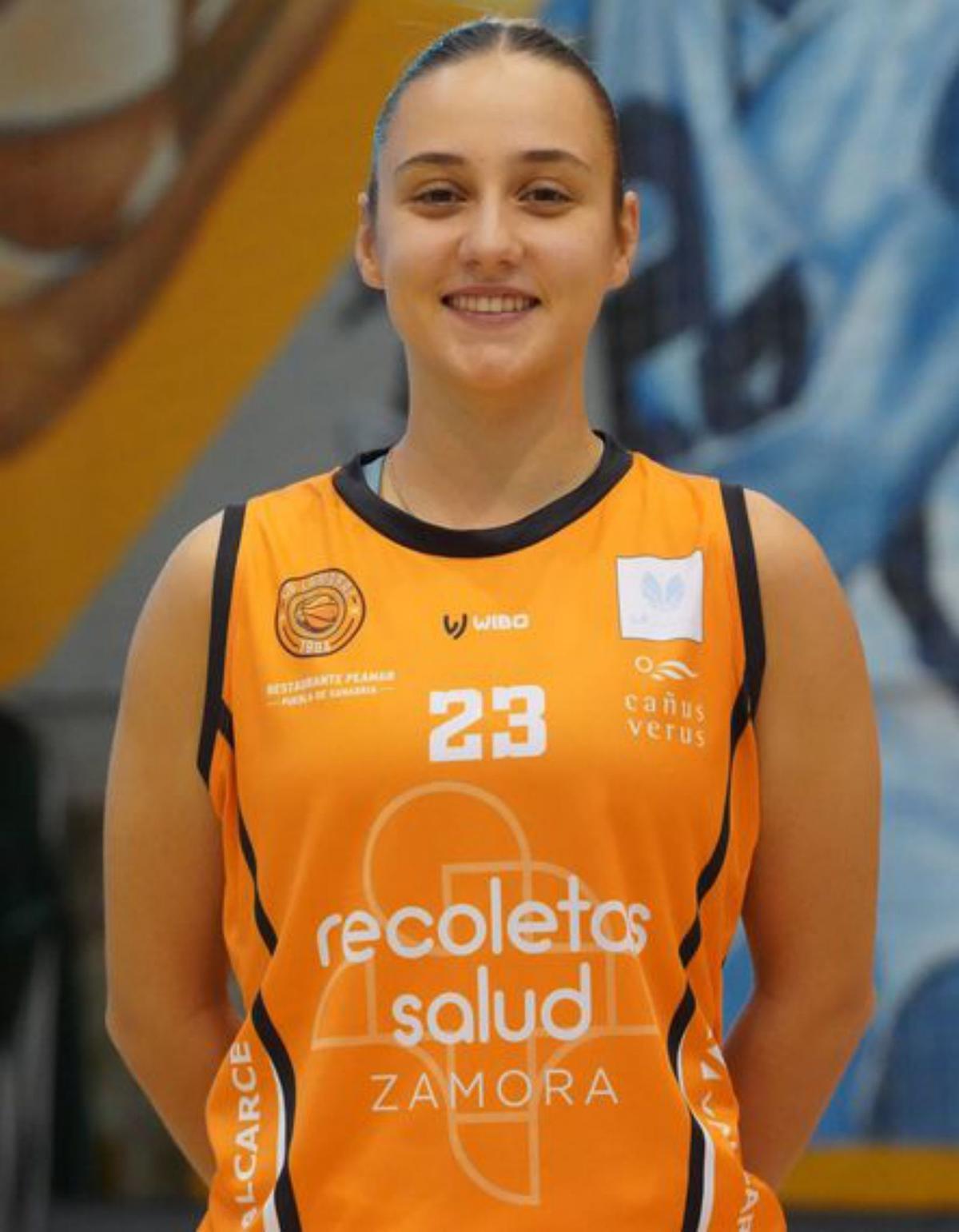 Anna Prim. | JLF