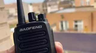 “Paiporta, alto y claro y sin novedad”: la red de walkie talkies que también se mantuvo en alerta roja