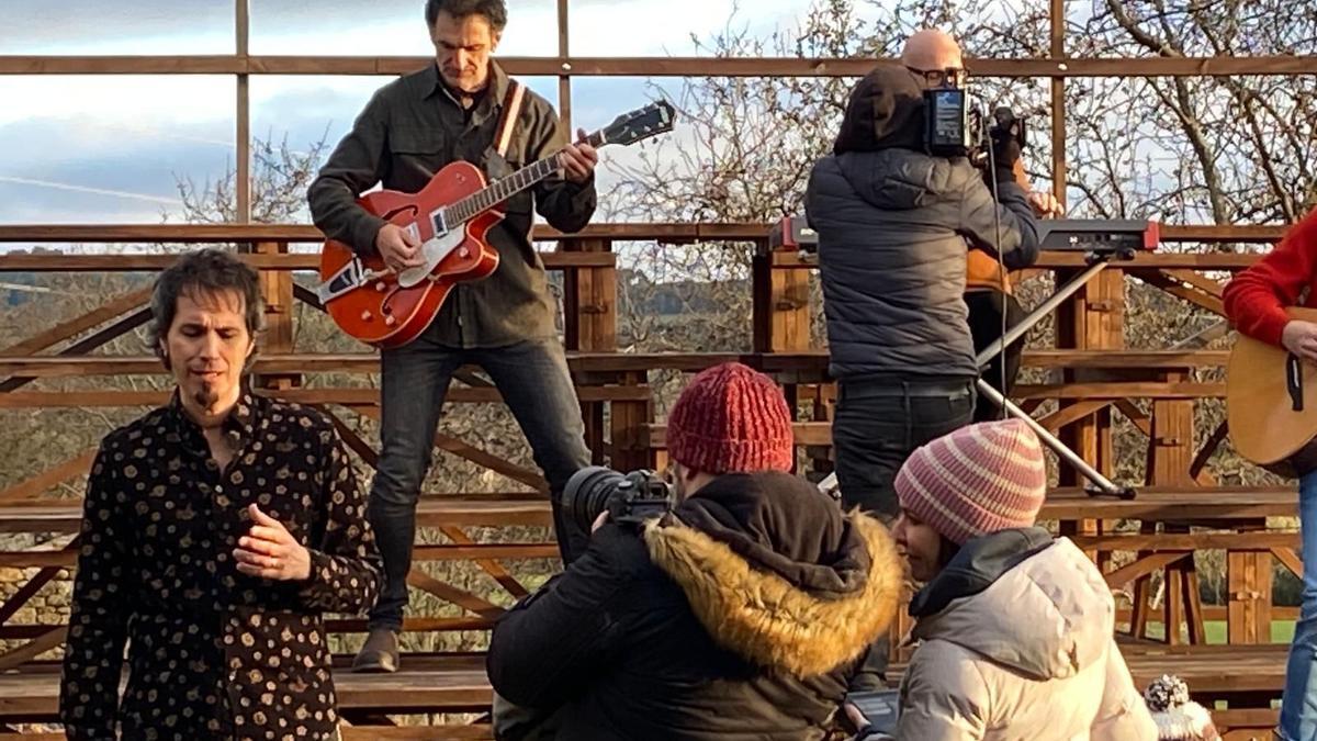 El videoclip se rodó en Murillo de Gállego.