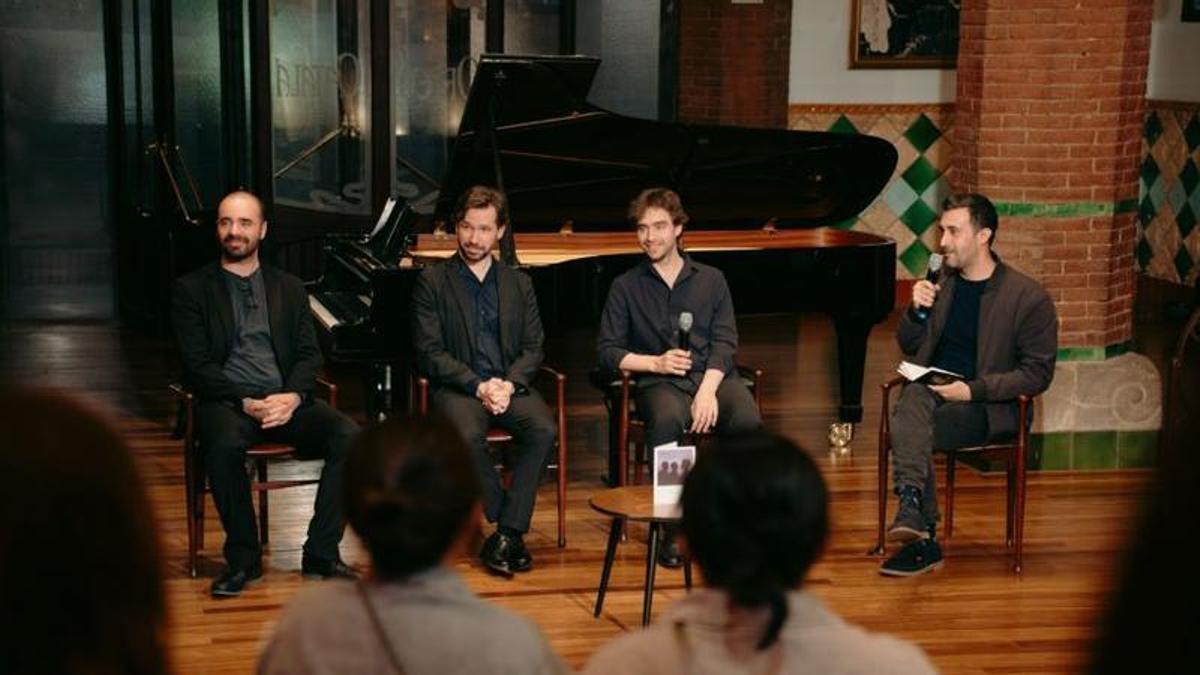La presentació del disc «Echoes» del trio, que inclou una obra de Magrané (dreta), al Palau de la Música Catalana.