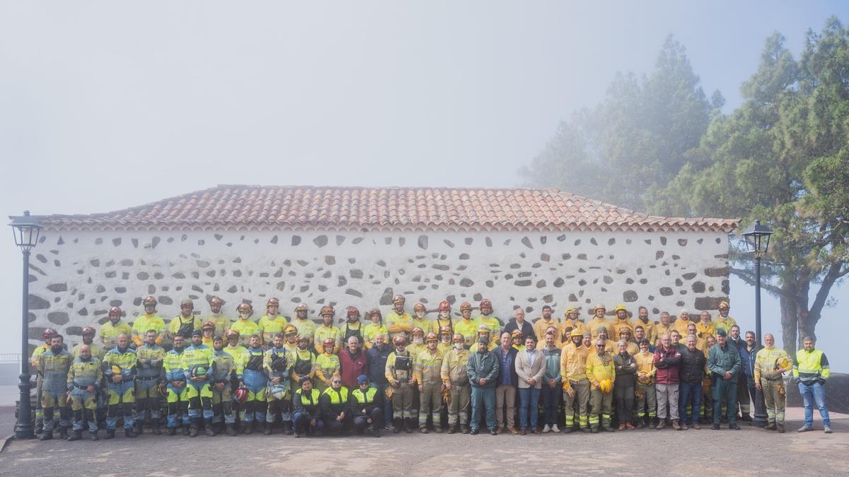Foto de una parte de los recursos humanos activados en La Gomera para la campaña contra incencios 2026.