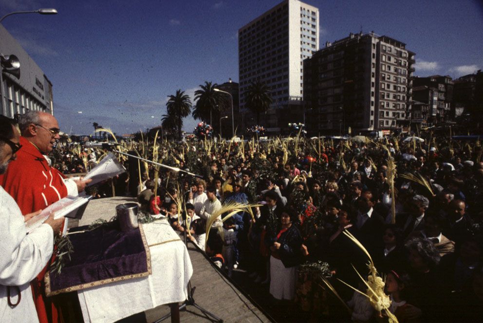 1992 Celebración del Domingo de Ramos con la procesión de la Borriquita Cameselle.jpg