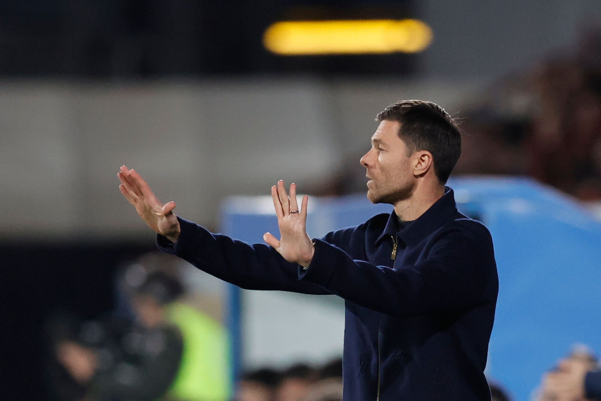 Real Madrid's head coach Xabi Alonso gives instruction inside the box team area during the Copa del Rey soccer match between Talavera and Real Madrid, in Talavera de la Reina, Spain, Wednesday, Dec. 17, 2025. (AP Photo/M. Berengui). EDITORIAL USE ONLY/ONLY ITALY AND SPAIN