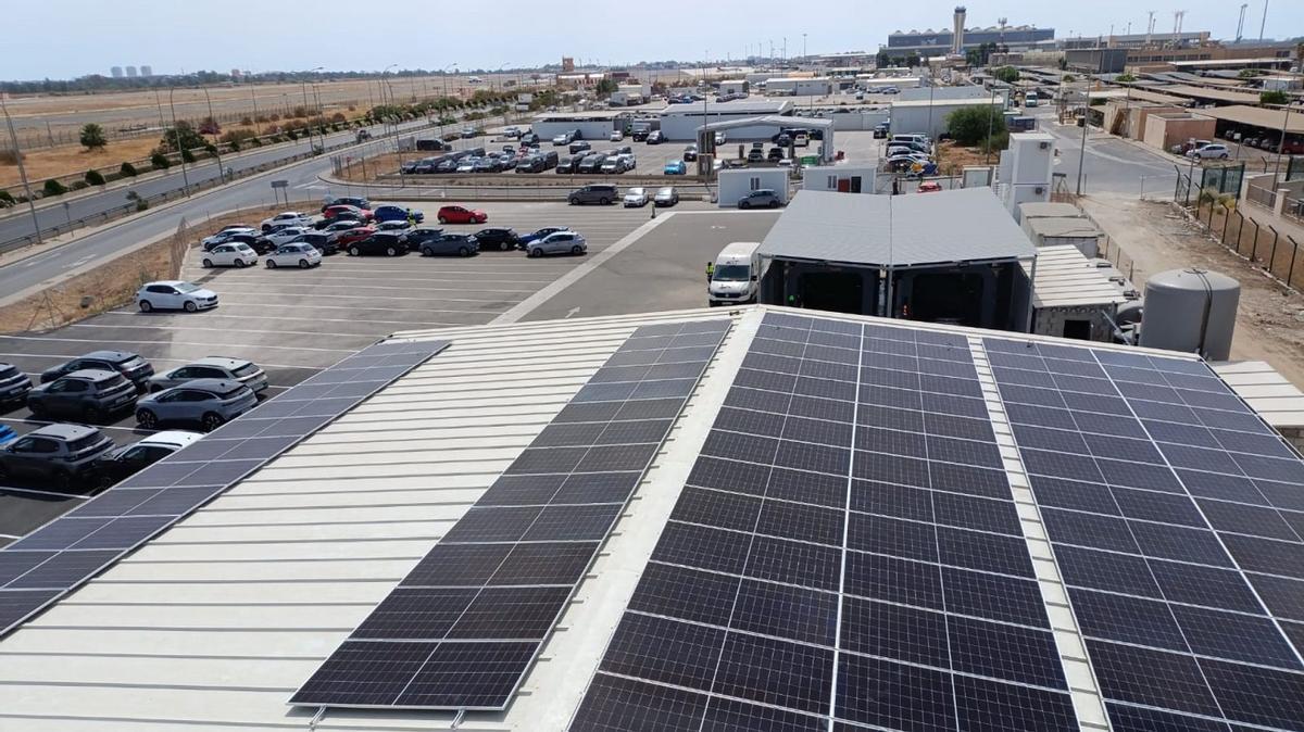 Las plantas fotovoltaicas diseñadas por Ubora para Europcar y Goldar en el aeropuerto de Málaga.