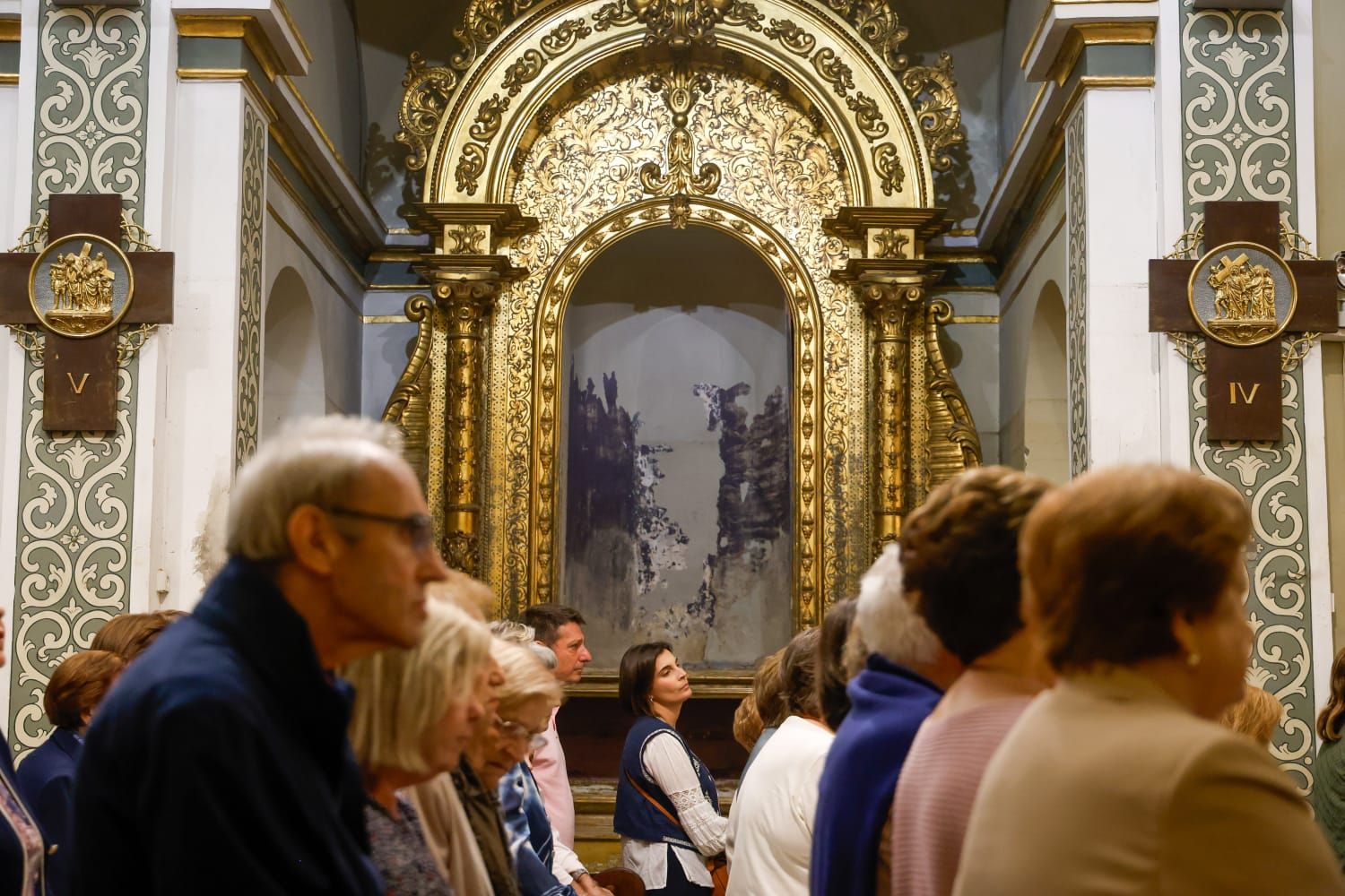 Primera misa en la parroquia de Picanya tras el paso de la dana