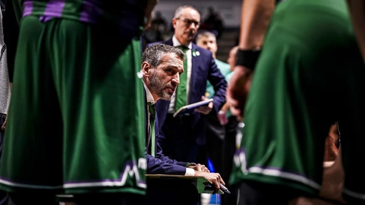 Ibon Navarro, entrenador del Unicaja, durante un partido.