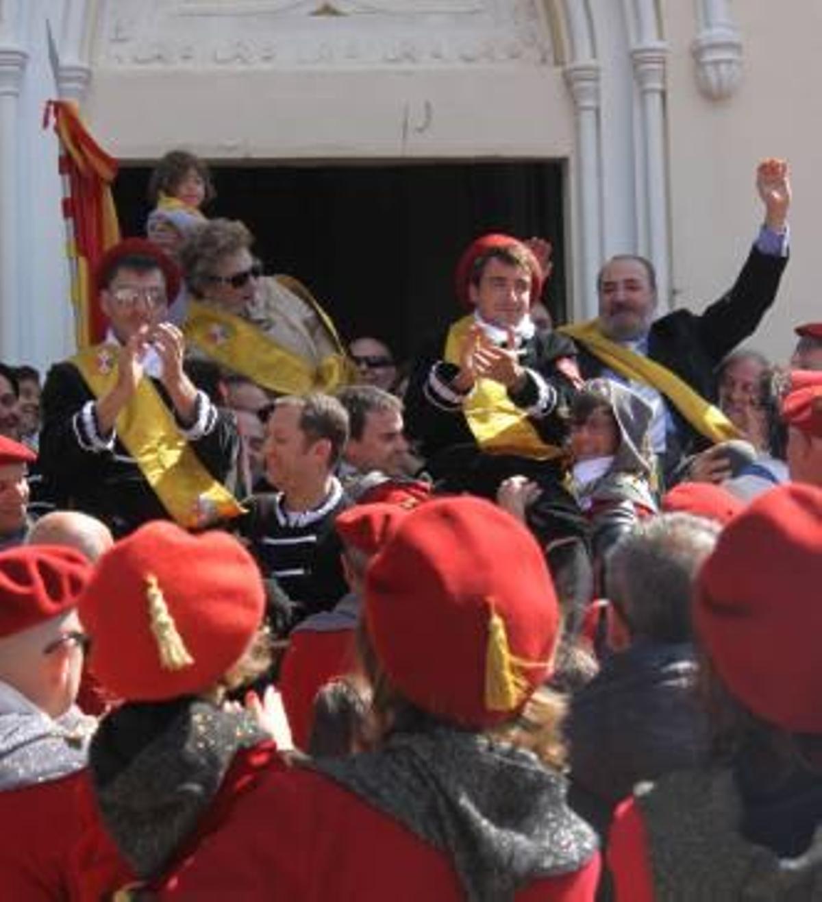 Moros y Cristianos dedican salvas a los difuntos en el cierre de las Fiestas