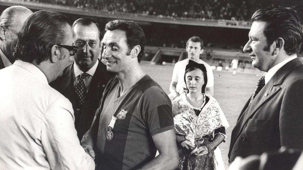 El FC Barcelona homenajeó a Fusté en agosto de 1972 en el Camp Nou