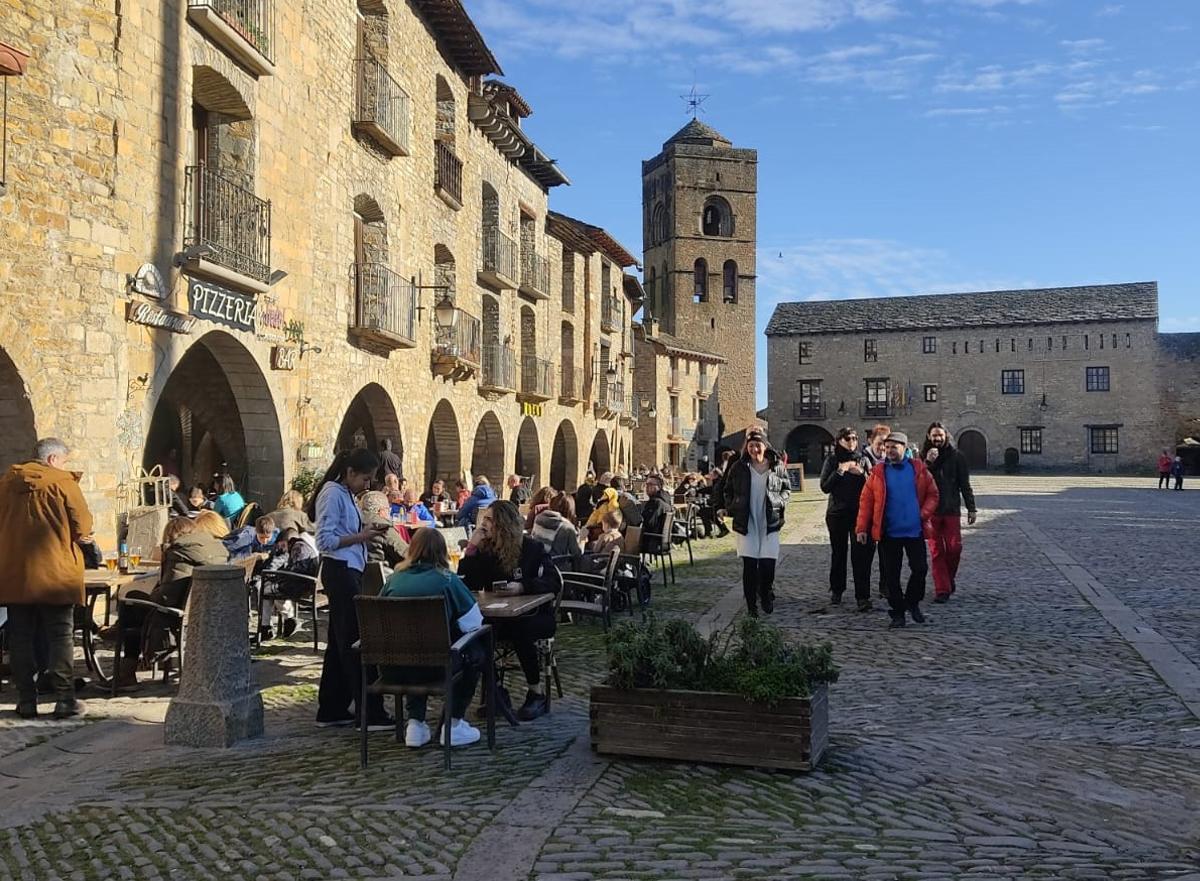 Aínsa notó la llegada de turistas catalanes en la segunda parte del puente.