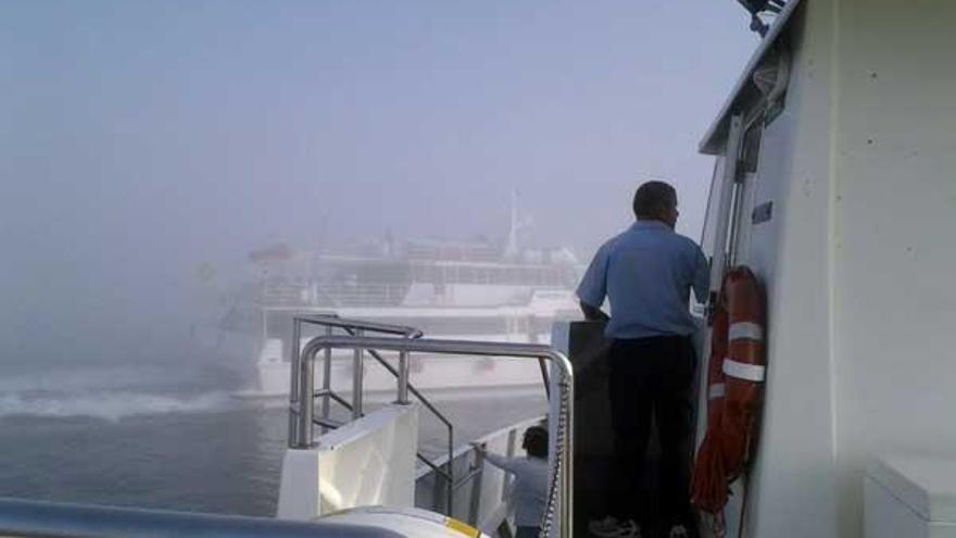 Susto en medio de la niebla, con riesgo de colisión entre los barcos de Cangas y Cíes