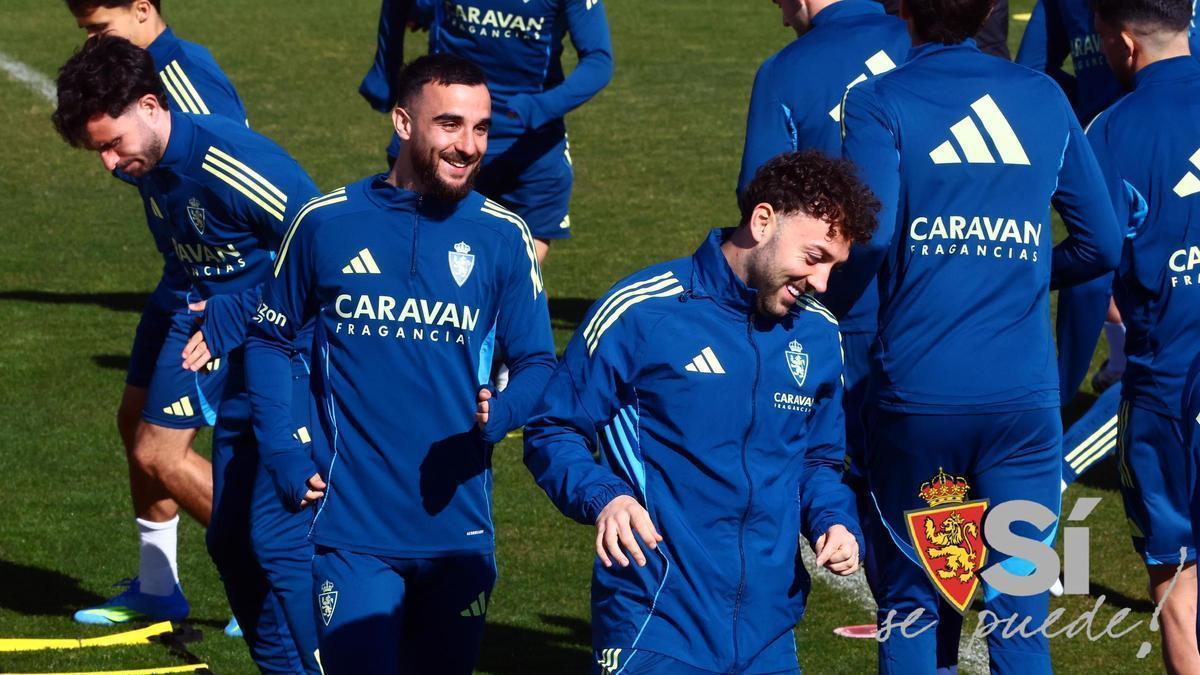 Rober González y Keidi Bare, sonrientes durante un ejercicio en el entrenamiento del pasado miércoles en la Ciudad Deportiva.