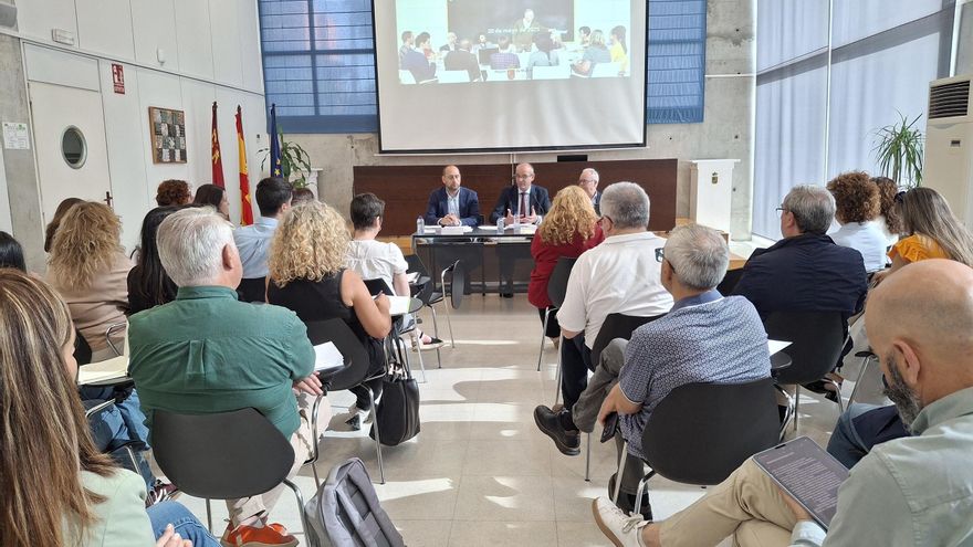 El absentismo entre el alumnado de la Región bajó casi un punto el curso pasado