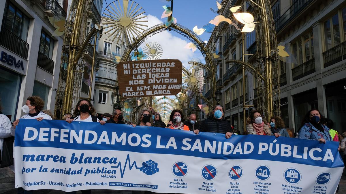 Concentración de Marea Blanca en defensa de la sanidad pública en Málaga