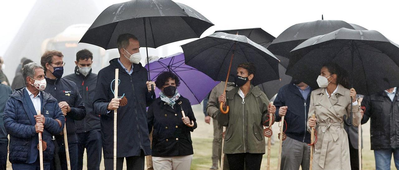 Miguel Ángel Revilla, Alberto Núñez Feijóo, el Rey Felipe VI, Berta Piñán, la presidenta del Gobierno de Navarra, María Chivite, y la Reina Letizia. | E. P.