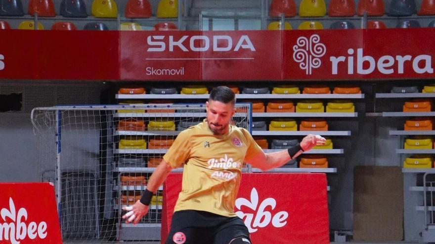 Un Jimbee contra su historia y sin recambio en la portería para el último baile copero