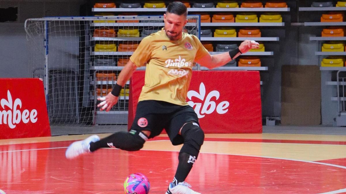 Di Fanti entrena con el equipo, pero no ha podido ser inscrito para la Copa