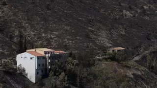 Un cambio de viento empuja las llamas de Bejís del incendio hacia Altura y la Cueva Santa