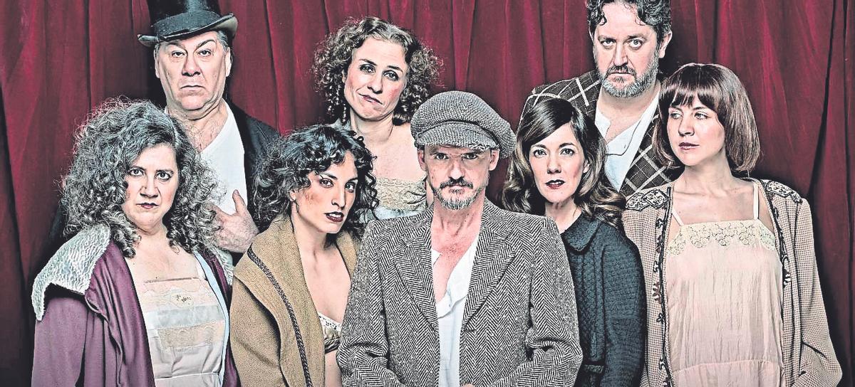 El elenco del teatro musical La ópera de los tres centavos, que aterriza en la provincia.