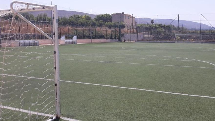 Imagen del campo del polideportivo municipal de Ontinyent donde se ha producido el suceso