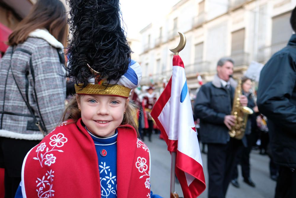 La Entrada y la Retreta abren los Moros y Cristianos de Sax