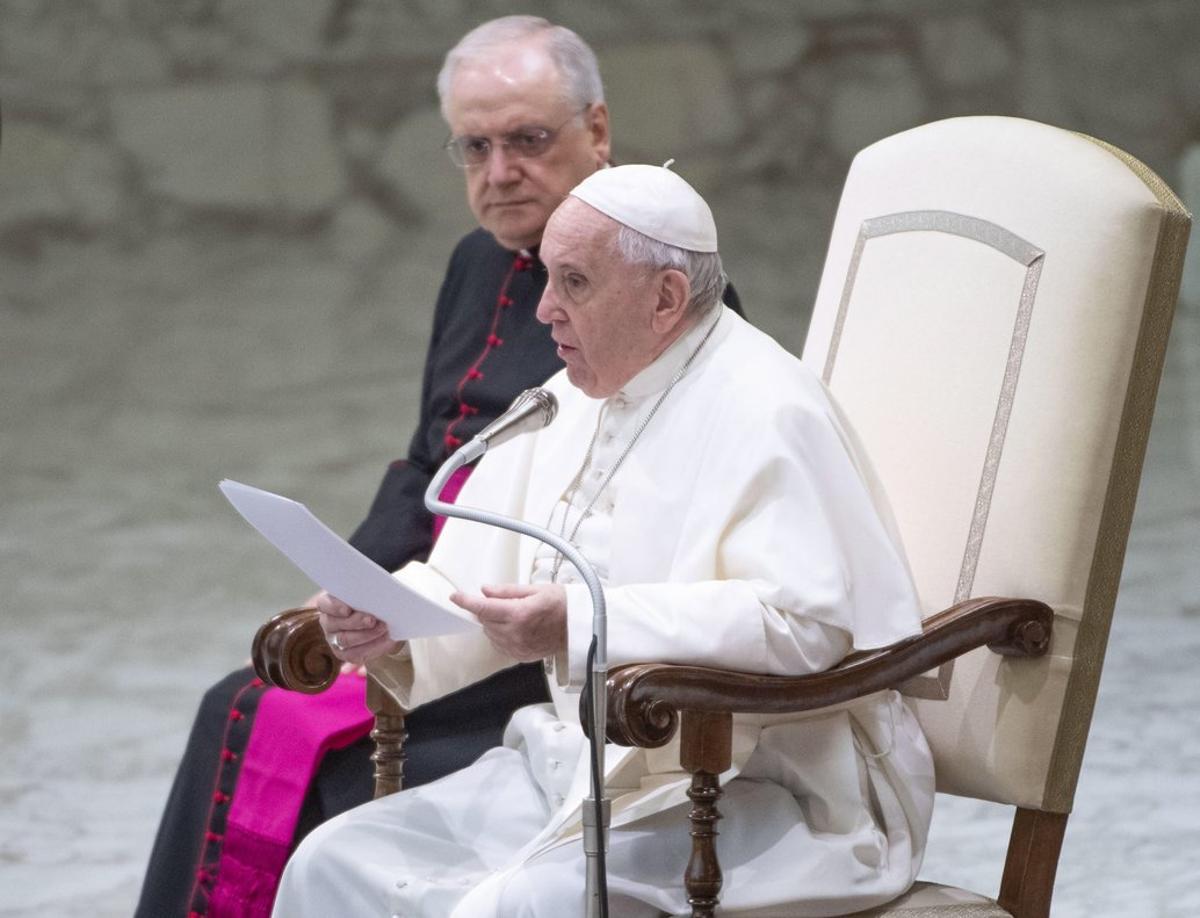 Vatican City (Vatican City State (holy See)), 12/02/2020.- Pope Francis (R) during his weekly General Audience in the Nervi Hall at the Vatican, 12 February 2020. (Papa) EFE/EPA/MAURIZIO BRAMBATTI