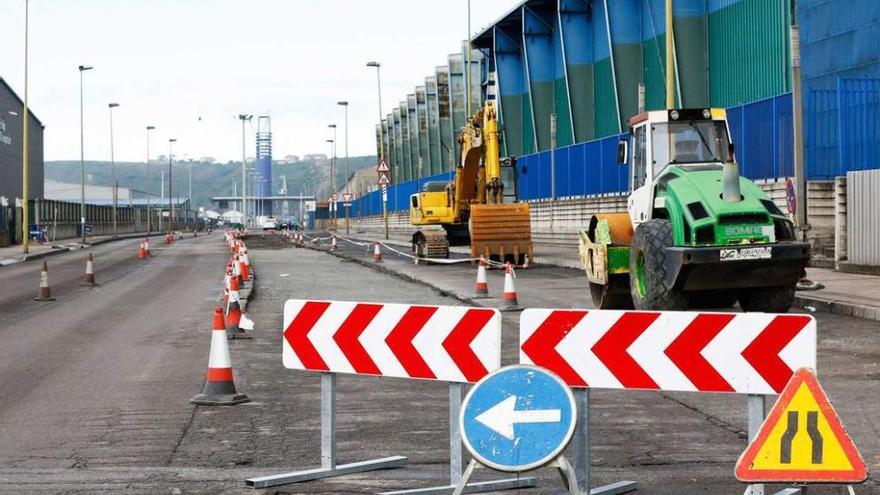 Estado actual de la travesía de la Industria tras concluir la primera fase de las obras.