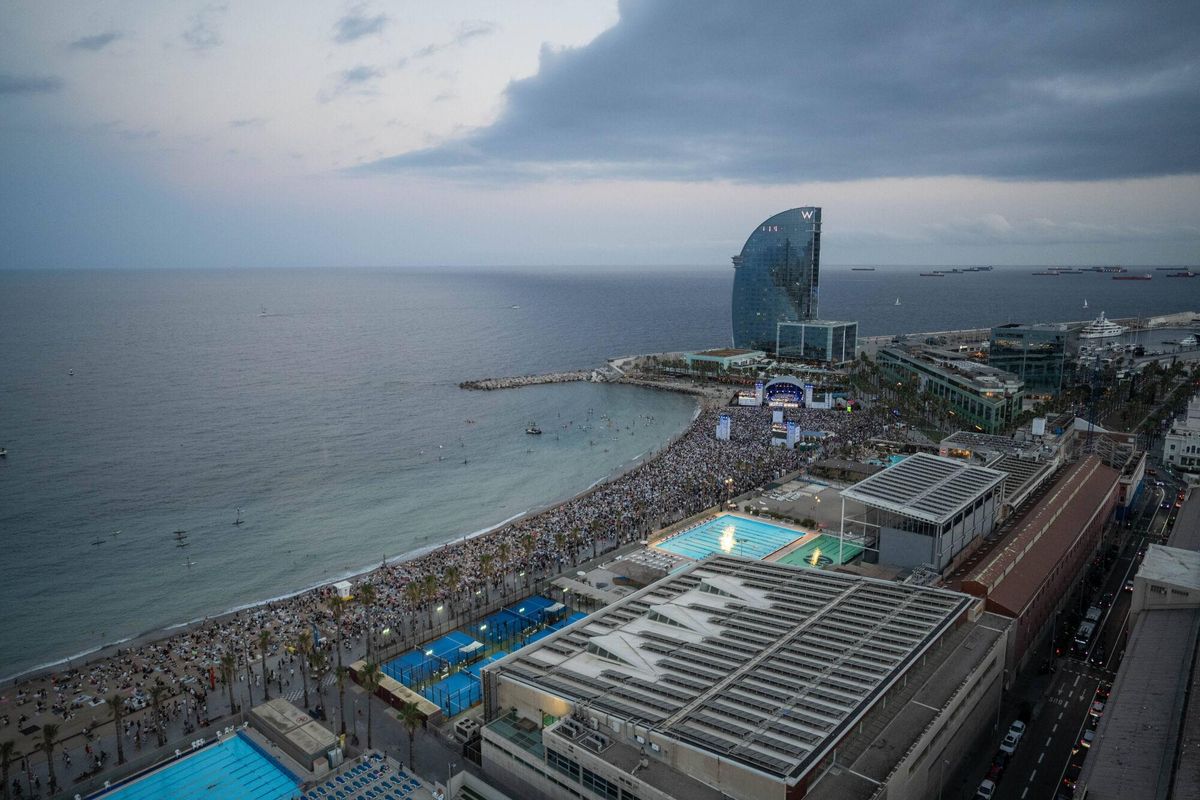 Más de 30.000 personas vibran en el segundo día de Clàssica a la Platja en la Barceloneta