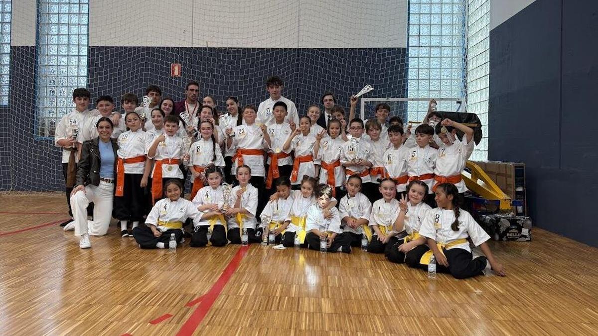 Equipo del Vitalqi de Lalín en el provincial escolar.