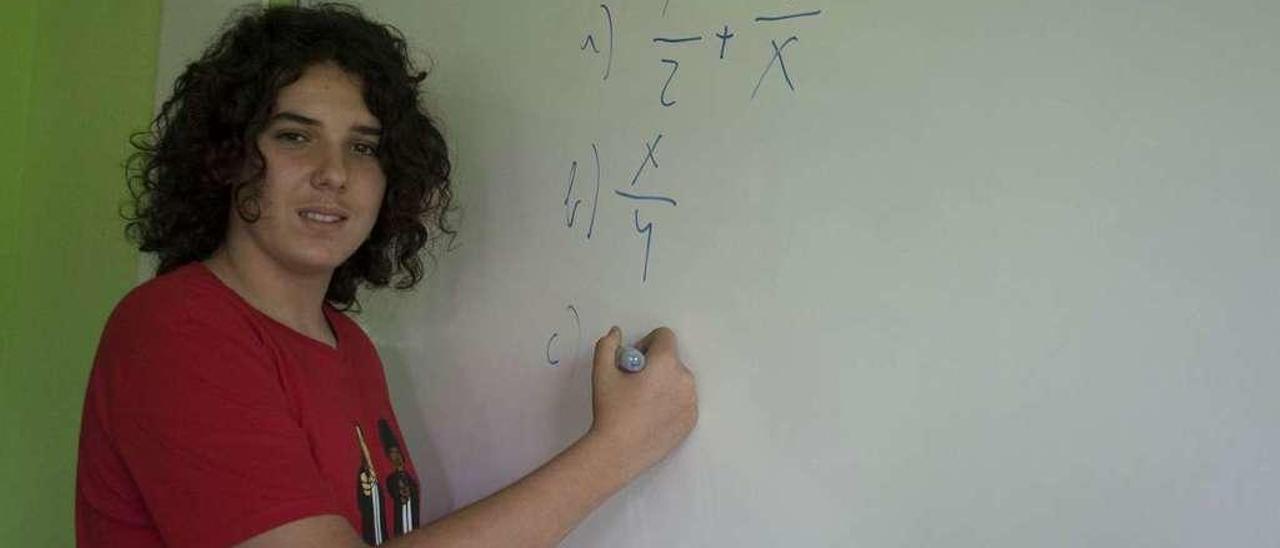 Martín García, ayer, en un aula del instituto de Posada.