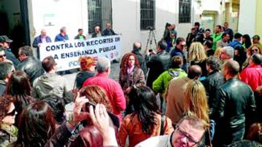 Los sindicatos barajan una huelga general por la educación pública