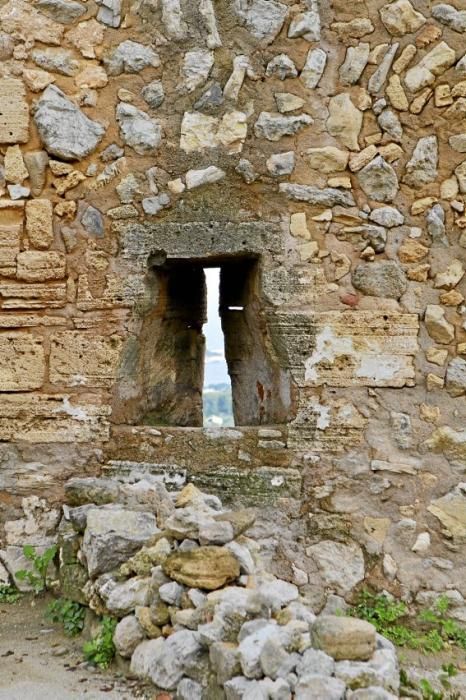 Zacken, Schießscharten, hohe Mauern: Ein Besuch in der Festung im Nordosten von Mallorca.