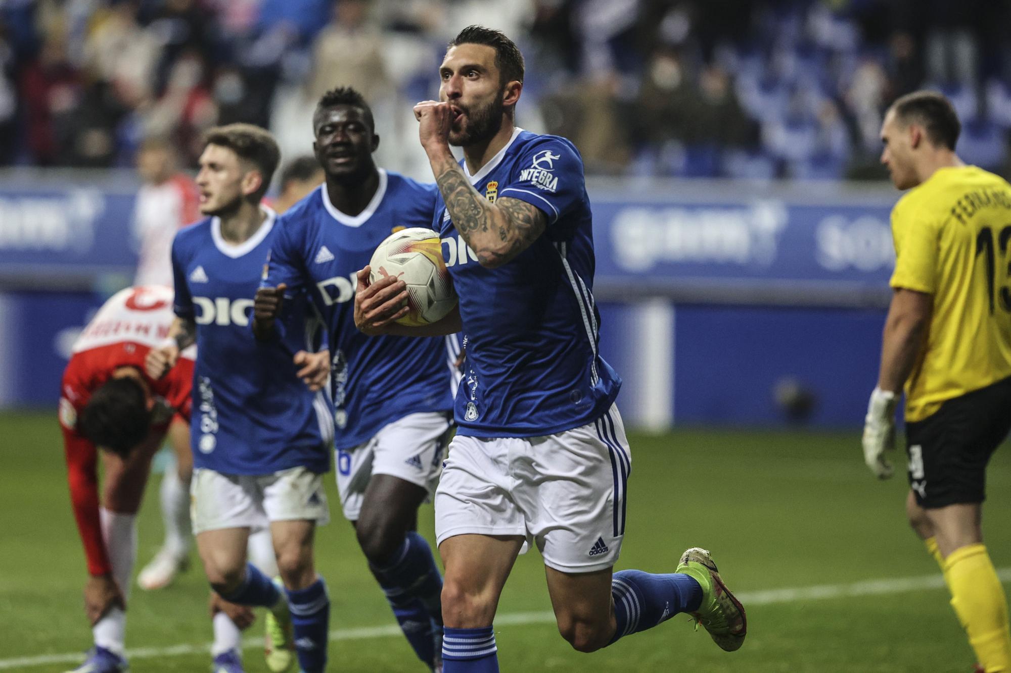 El Real Oviedo se impone al Almería