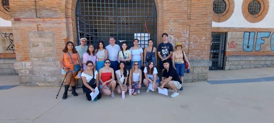 Fotogalería | Estudiantes de California conocen la Ruta de la Represión Franquista en Cáceres