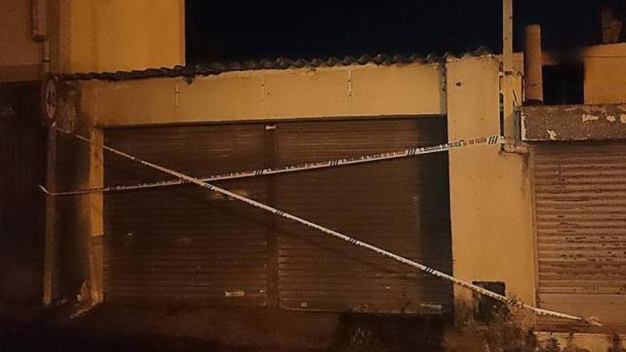 Arde un garaje de madrugada en Son Roca