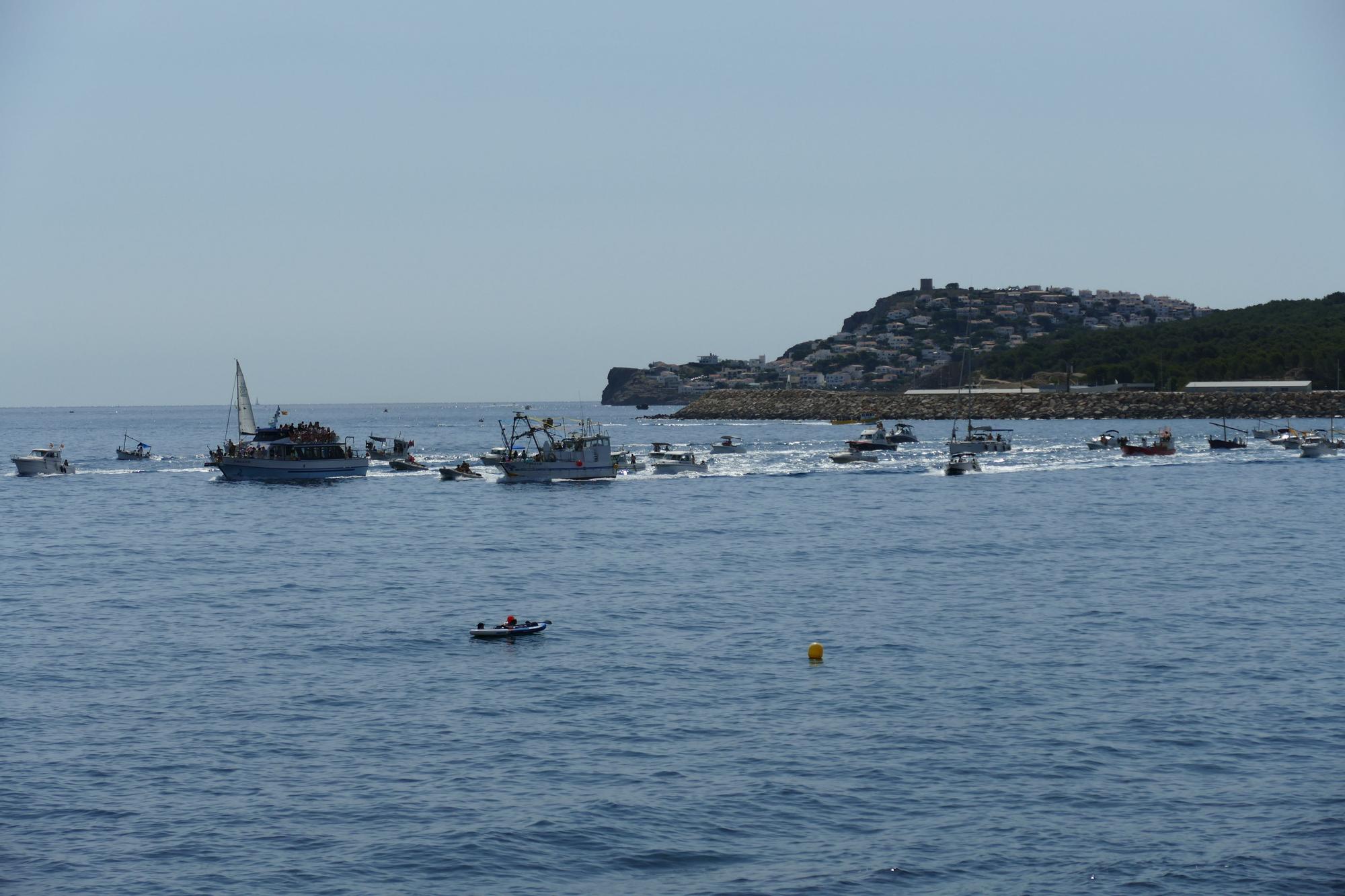 L'Escala rep de manera multitudinària a la Verge del Carme