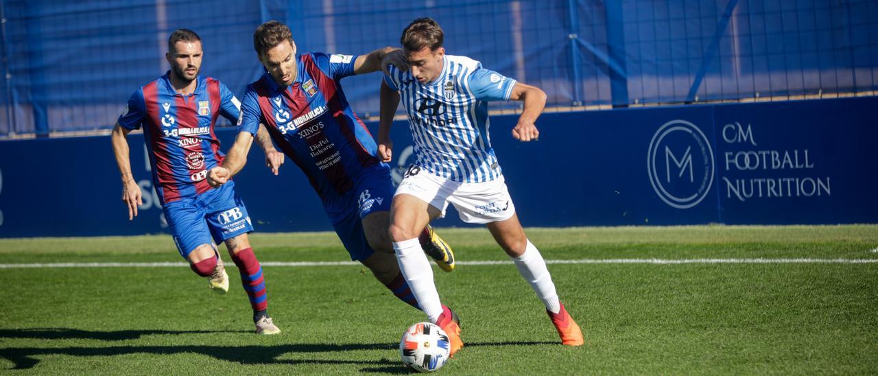 El Poblense logra su primera victoria a costa del Atlético Baleares