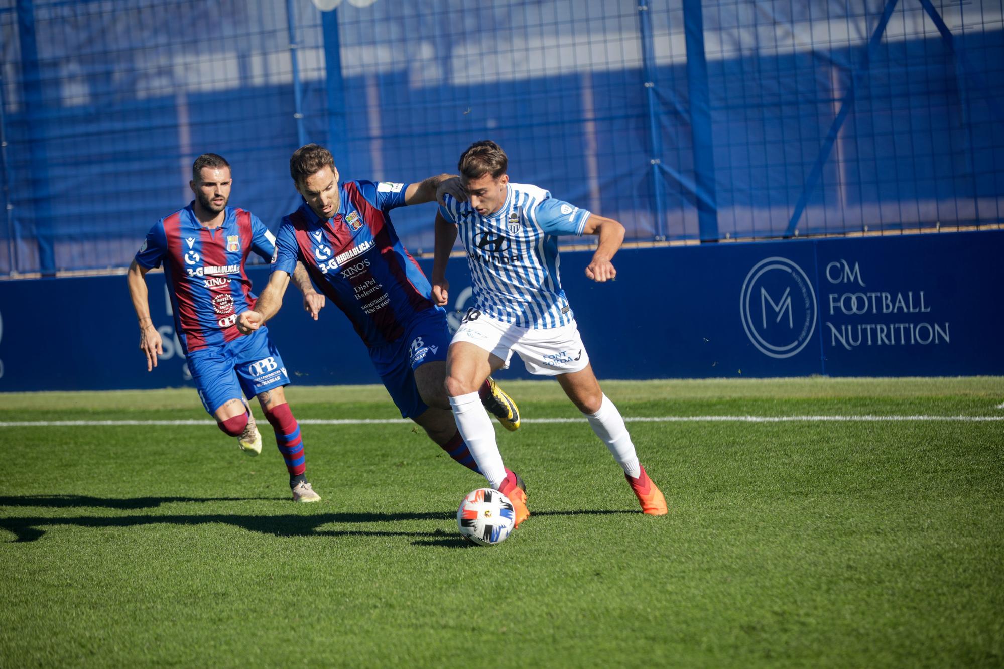 El Poblense logra su primera victoria a costa del Atlético Baleares