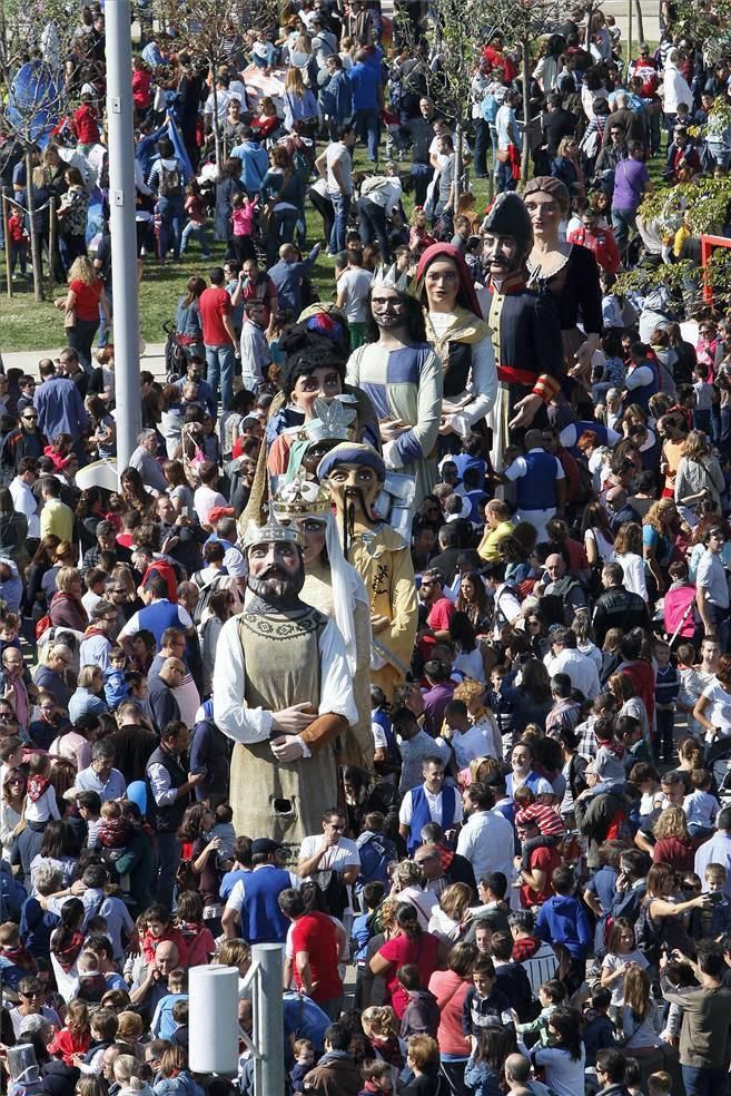 Gigantes y cabezudos en la Expo