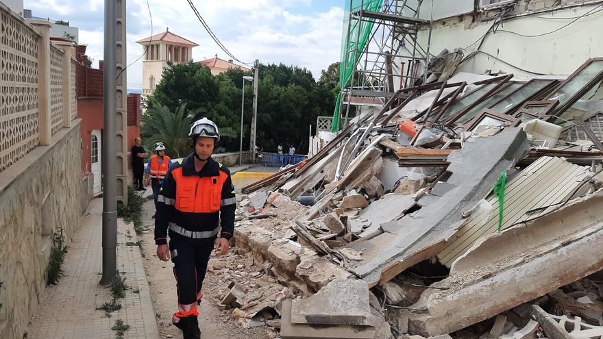 Cinco desalojados al derrumbarse la balconada de una casa en Palma