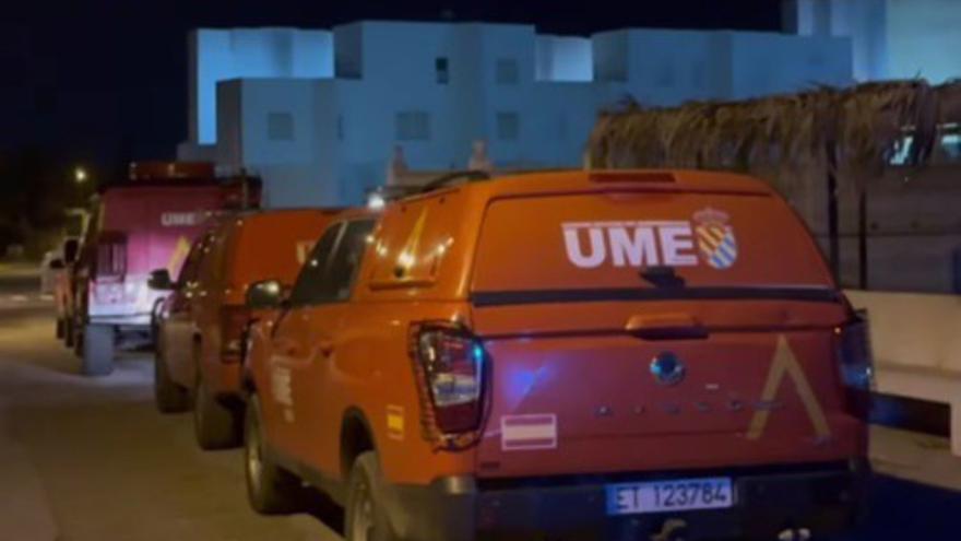 Efectivos de la Unidad Militar de Emergencias (UME) en Matalascañas (Almonte, Huelva).