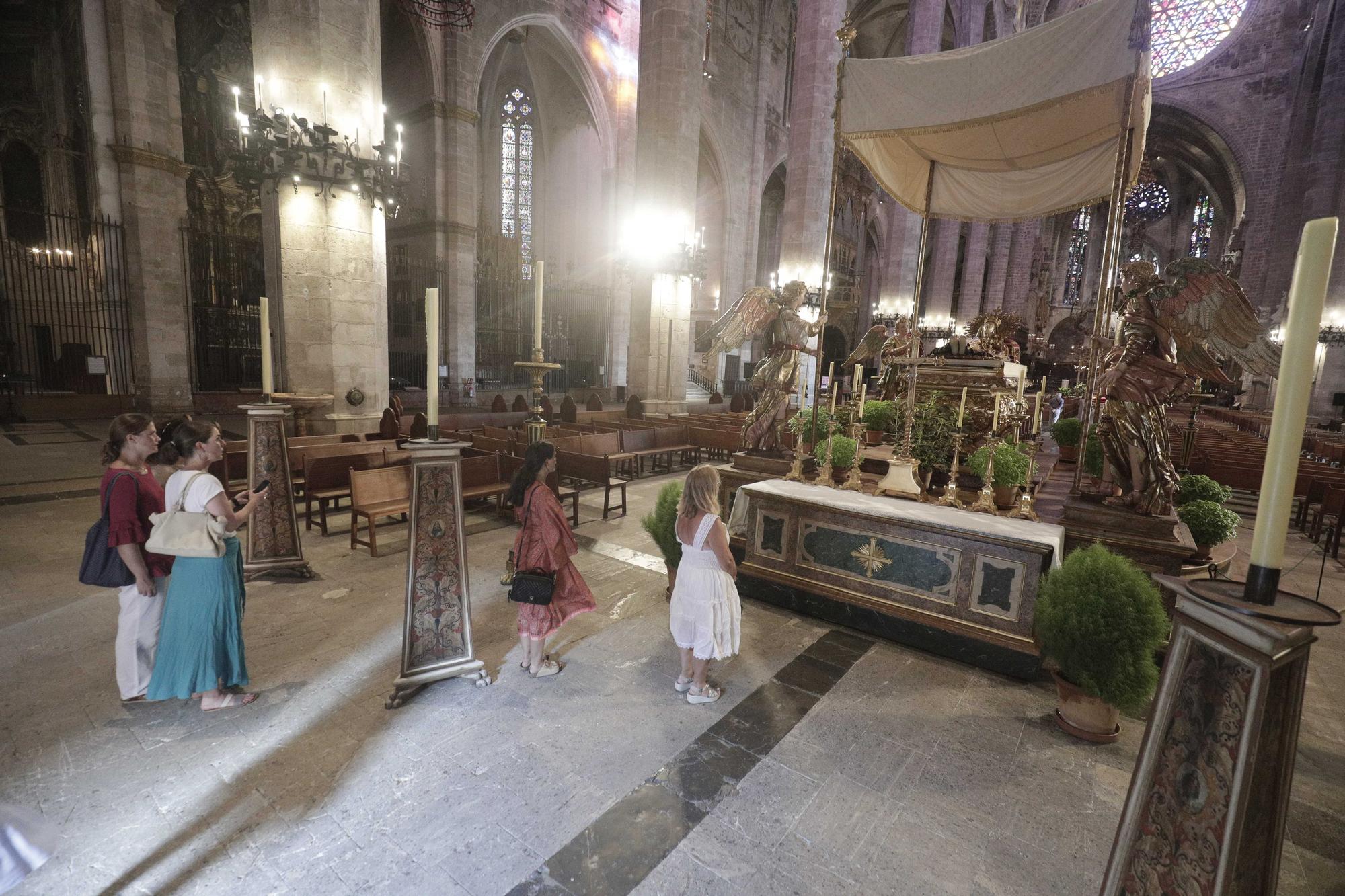 Las iglesias de Mallorca exhiben los 'llits' de la Mare de Déu Morta